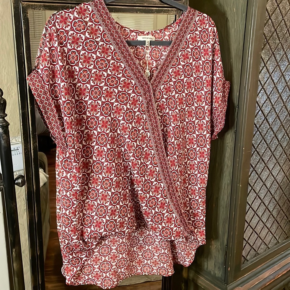 NWT Max Studio High Low Top - SZ M